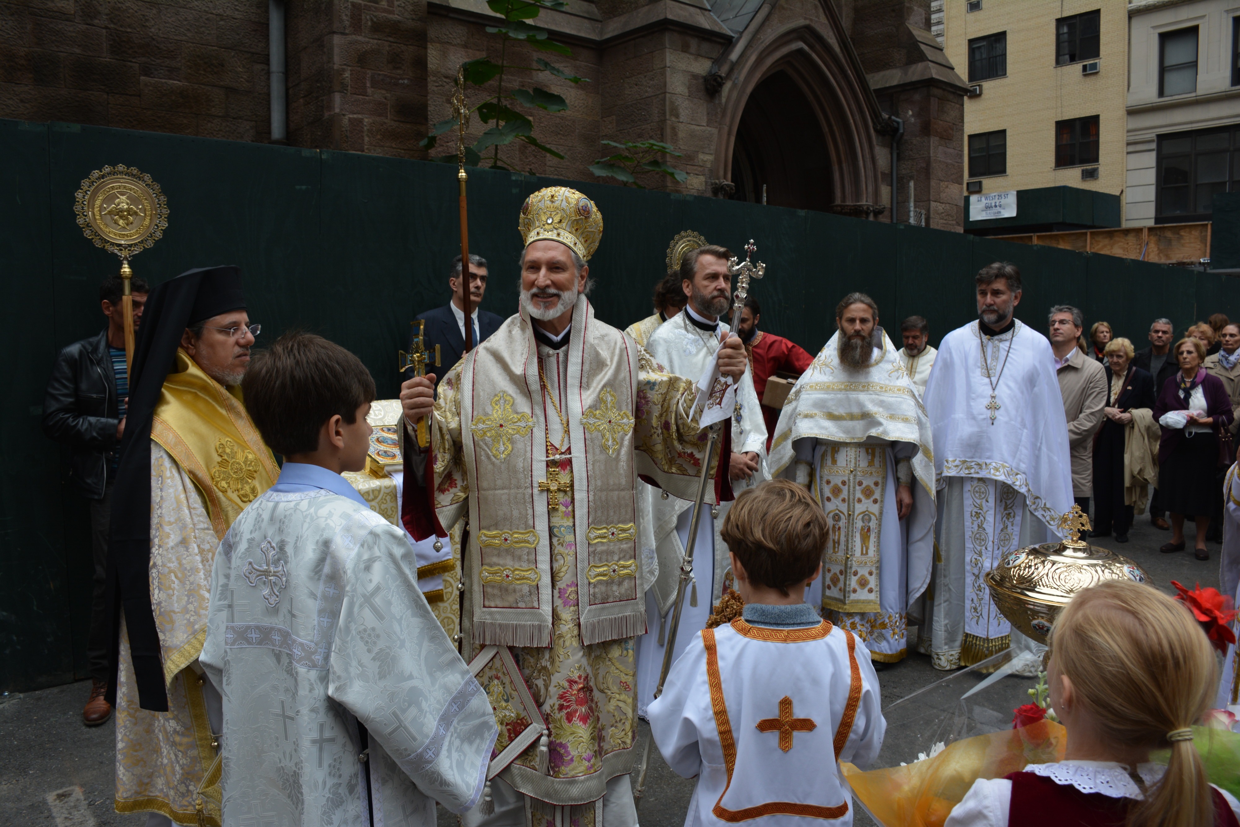 Његово Преосвештенство, Епископ источноамерички Господин Иринеј служио своју прву Литургију у првопрестолном америчком граду Њујорку