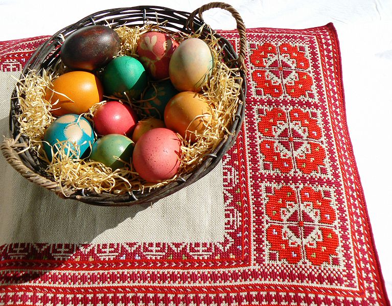 767px-Easter-eggs-bg