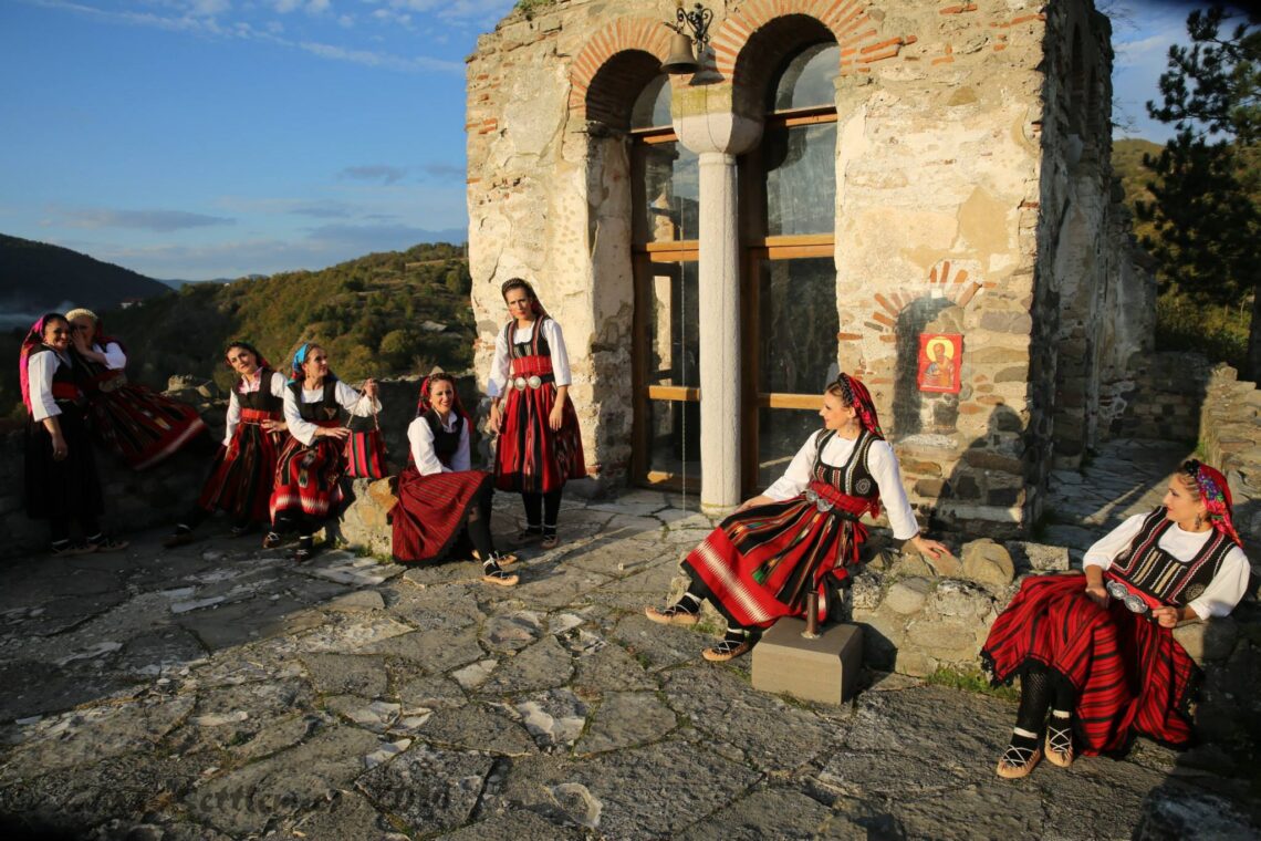 [:en]Serbian Folklore Group “Frula” – Thursday, July 30, 2015[:SR]Фолклорни ансамбл „Фрула“ – Четвртак, 30. јули 2015.[:]