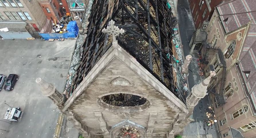 Снимак цркве Светог Саве из ваздуха након пожара